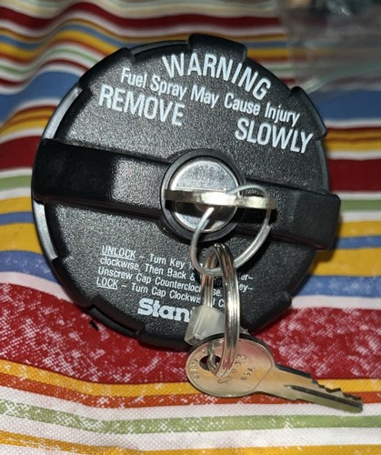 Locking gas cap fuel - gas, with
