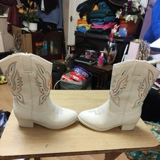 beautiful girls cowboy boots