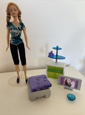 2005 Mattel Barbie Fashion Fever Room Entertainment Center And Doll