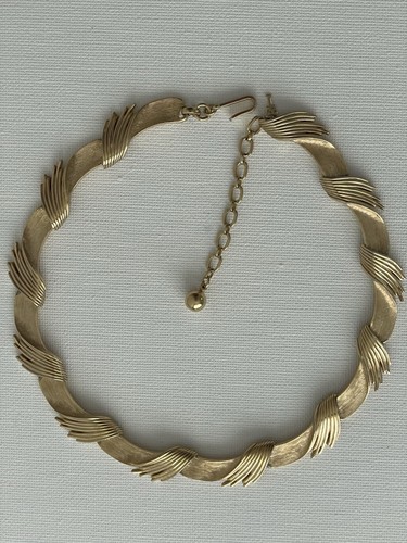 Vintage crown trifari - vintage,