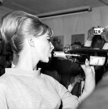 Mandy Rice Davies a Press