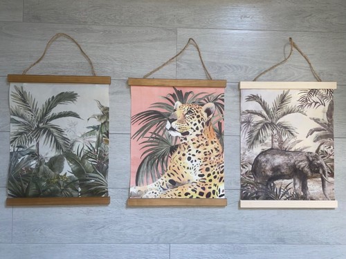 Set hanging pictures - hanging,