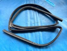 MG F & MG TF Windscreen Front Door Seal (Part #: CFE000981)