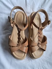 Clarks Signature Sandles Contour Cushion Beigh Wedge Size 5 New Condition