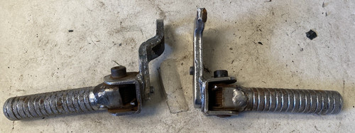 Yamaha front footrest - footrest,