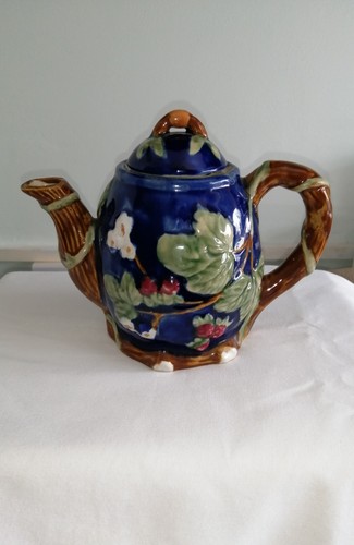 Majolica teapot nouveau - , teapot.