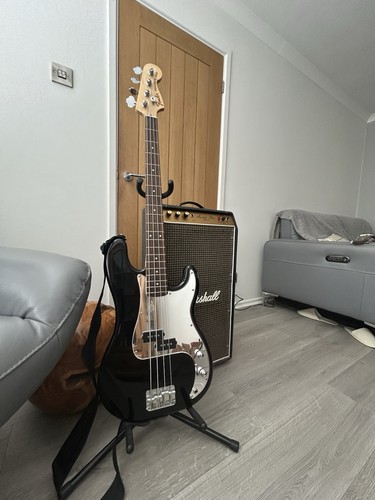 Fender squire bass string - p,
