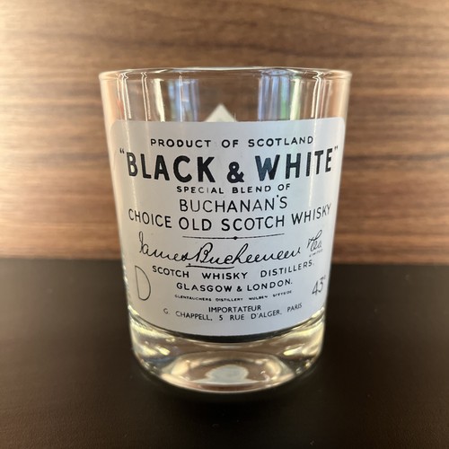 Black white buchanans whisky - white,