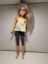 spinmaster liv doll 2009 Blonde wig hair Blue Eyes dressed in good condition 