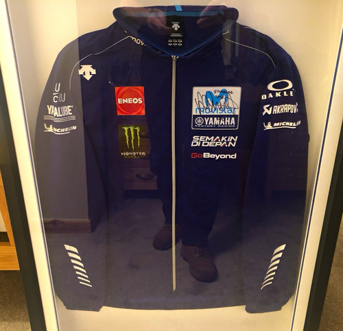 Valentino rossi hand signed - valentino,