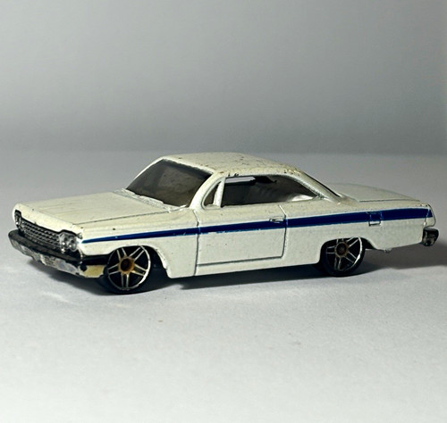 Hot wheels 1962 chevy impala - hot,