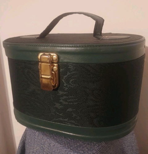 Vintage style green - style, vanity