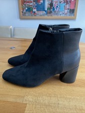 Size 6 Women’s Black Booties