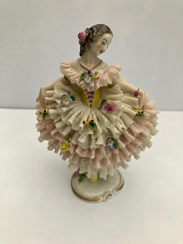 Dresden lace ballerina