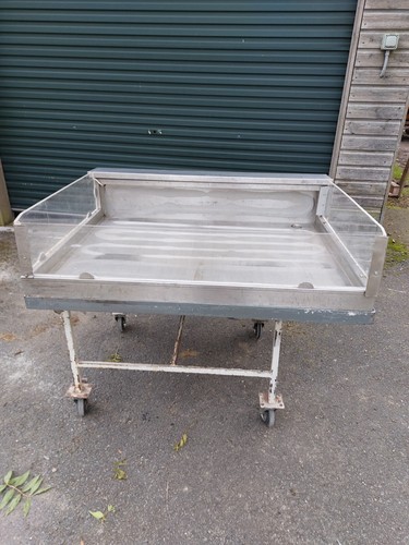 Mobile refrigerated display