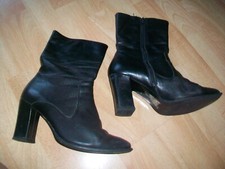 black leather side zip block heel ankle boots Size 6
