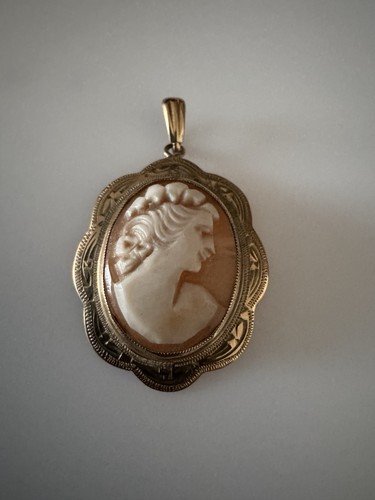 9ct gold cameo pendant - 9ct,