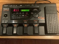 Roland GR-33 Guitar Synthesiser with flight case