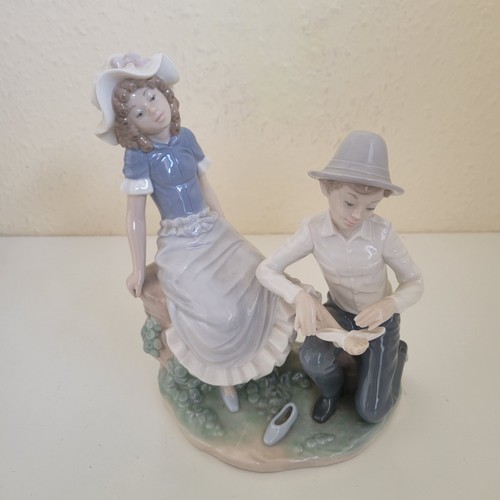 Nao lladro tender moment - by,