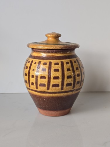Studio pottery small slipware - pottery,
