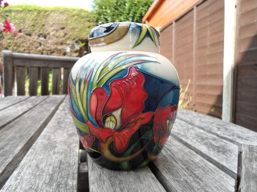 Moorcroft satin flowers - ,