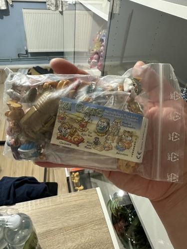 Kinder egyptian cats complete - cats,
