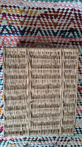 Lidded wicker box 9cm deep - lidded,