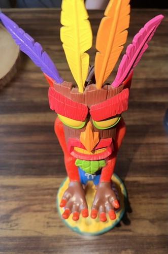 Crash bandicoot with - bandicoot, aku