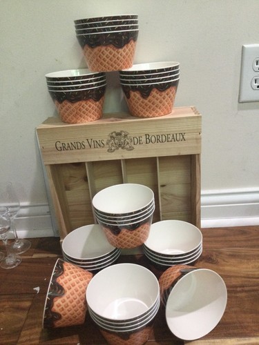 Hutzler ice cream bowl - cream, waffle