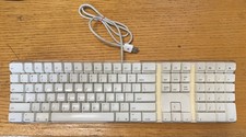 Apple A1048 Clear/White USB