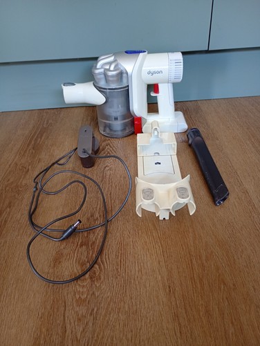 Dyson dc56 rare - white, handheld