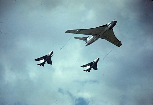 Raf victor xh614 - xh614, lightning