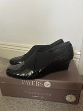 pavers size 5 black wedge heeled shoe
