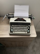 manual Olympia deluxe working typewriter