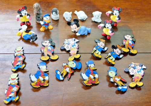 Disney badges and - 23,