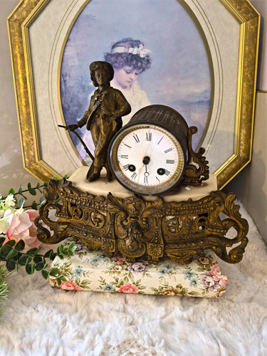 French figural mantel clock - ,