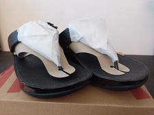 Fit Flops size 6 Cha Cha Toe