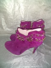 Women Fuschia Booties
