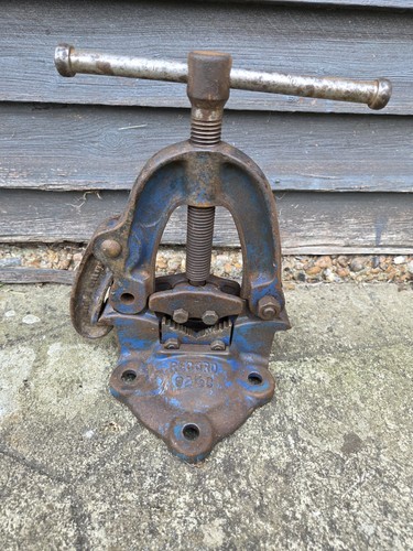 Record 2c hinged pipe - 92, 1/2c