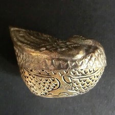Repoussé betel nut box - sleeping bird w cross hatching - Thailand 1969, vintage