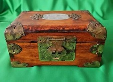 VINTAGE CHINESE WOODEN JEWELLERY BOX WITH JADE INSETS LACQUER FINISH BRASS HINGE