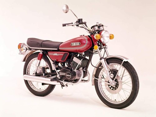 Yamaha 125 200 - rd, (b)