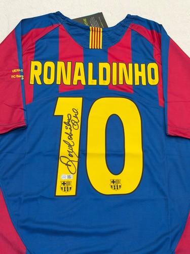 Ronaldinho signed barcelona - ronaldinho,