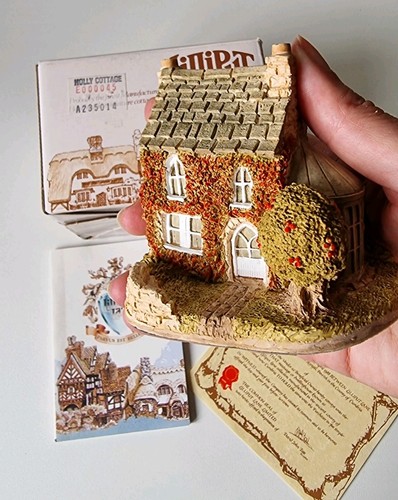 Holly cottage lilliput - –,