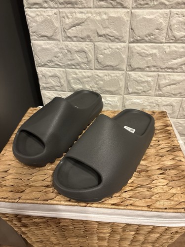 Authentic yeezy sliders - yeezy,