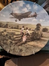 ROYAL DOULTON HEROES OF THE SKY ‘SPITFIRE COMING HOME” WALL PLATE