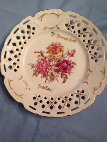 Antique ribbon display plate - ribbon,