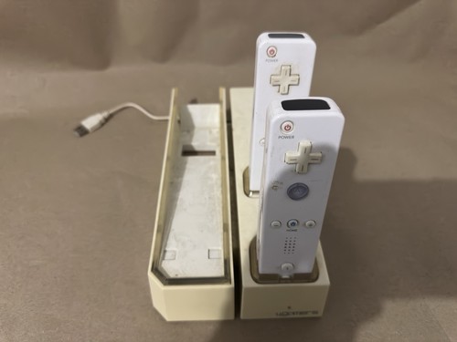 Nintendo wii controllers - 2,