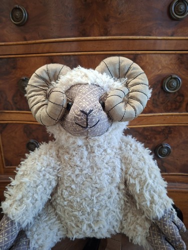 Dora designs doorstop - dora,