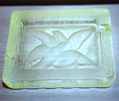 Verlys art glass vaseline - verlys,